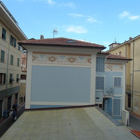 Appartamento Stella Marina In Pieno Centro Di Pietra Ligure Sulla Passeggiata E A Un Passo Dal Mare ภายนอก รูปภาพ